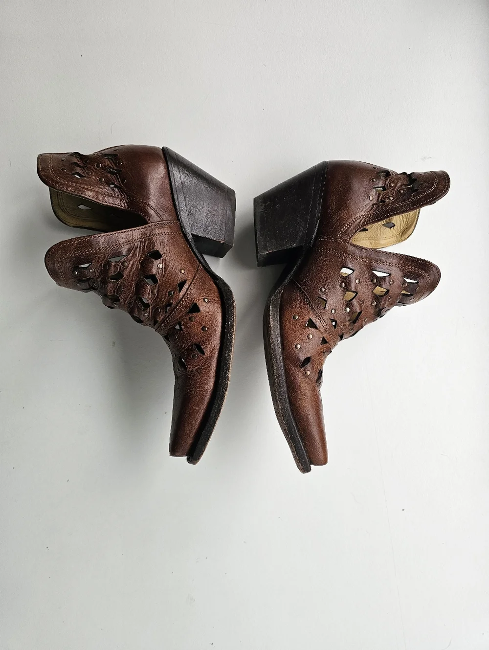 Ariat Dixon Women's Leather Studded Amber Cutout Ankle Booties - Size 7.5 - Picture 7 of 13